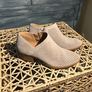 Lucky Laser Cut Tan Suede Booties Size 7